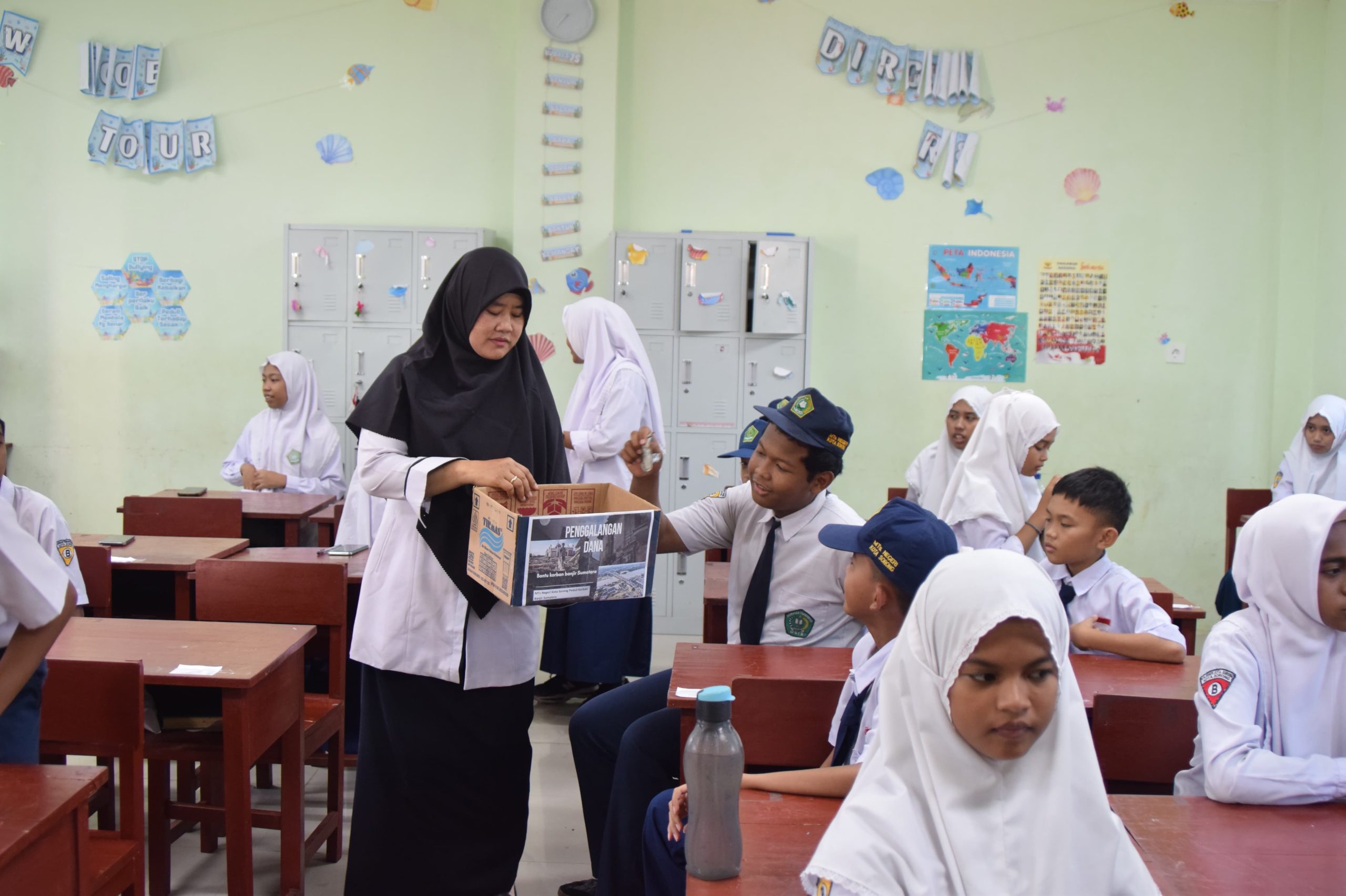 MTs Negeri Kota Sorong Galang Donasi Rp16,7 Juta untuk Korban Banjir dan Longsor di Sejumlah Provinsi di Sumatera