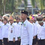 Guru dan Siswa Madrasah Ambil Peran sebagai Petugas Upacara HAB ke-80 Kemenag di Aimas