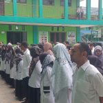 Tingkatkan Kedisiplinan, MTs Negeri Kota Sorong Rutin Laksanakan Apel Pagi Guru